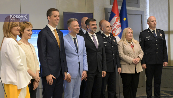 Đurić i Jovanović dočekali prve putnike sa e-vizama