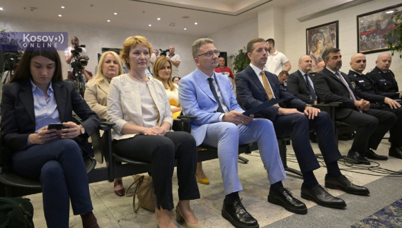 Đurić i Jovanović dočekali prve putnike sa e-vizama