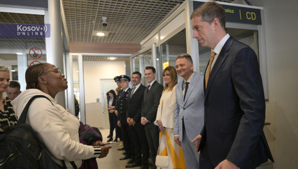 Đurić i Jovanović dočekali prve putnike sa e-vizama