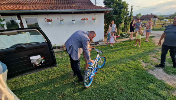 Humanitarna akcija „JKSP“ Zvečan: Za osmehe naše dece