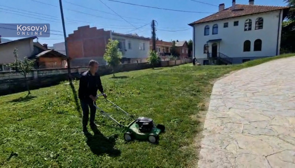 Uređivanje dvorišta crkve u Južnoj Mitrovici Uređivanje dvorišta crkve u Južnoj Mitrovici