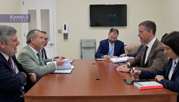 Marko Đurić sa ministrom spoljnih poslova Perua Elmerom Šialerom Salsedom