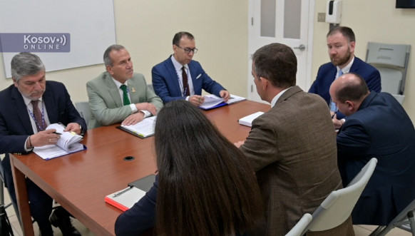 Marko Đurić sa ministrom spoljnih poslova Perua Elmerom Šialerom Salsedom