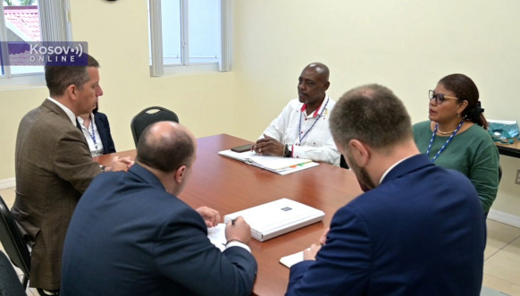Marko Đurić sa ministrom spoljnih poslova i spoljne trgovine Sent Vinsenta i Grenadina Frederikom Stivensonom