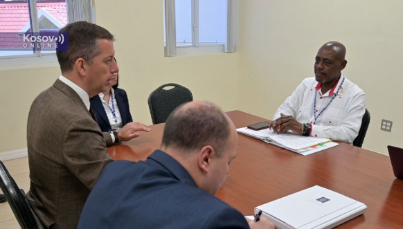 Marko Đurić sa ministrom spoljnih poslova i spoljne trgovine Sent Vinsenta i Grenadina Frederikom Stivensonom
