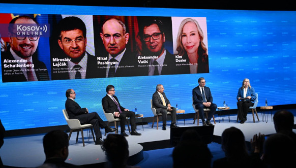 Vučić na Globsek forumu u Pragu