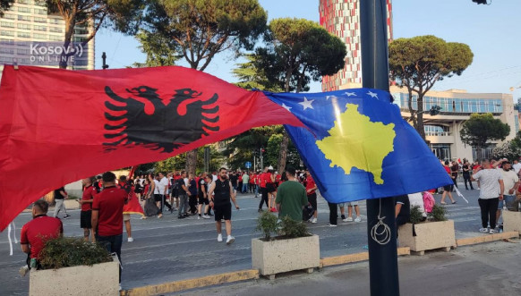 Zastave Kosova i Albanije