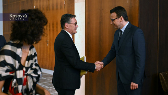 Petković i Rokfej Petković i Rokfej
