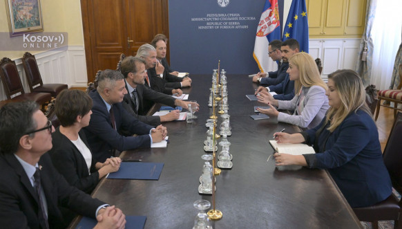 Nevena Jovanović sa ambasadorom EU i predstavnicima Kvinte