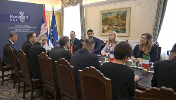 Nevena Jovanović sa ambasadorom EU i predstavnicima Kvinte