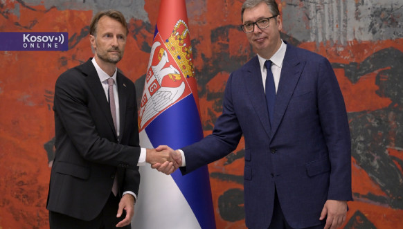 Vučić sa novim ambasadorom EU Bekeratom