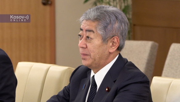 Marko Đurić sa šefom japanske diplomatije Takešijem Ivajom