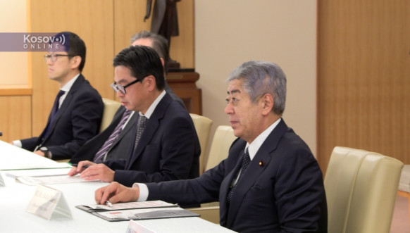 Marko Đurić sa šefom japanske diplomatije Takešijem Ivajom