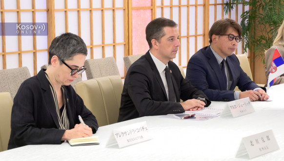 Marko Đurić sa šefom japanske diplomatije Takešijem Ivajom
