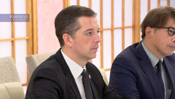 Marko Đurić sa šefom japanske diplomatije Takešijem Ivajom