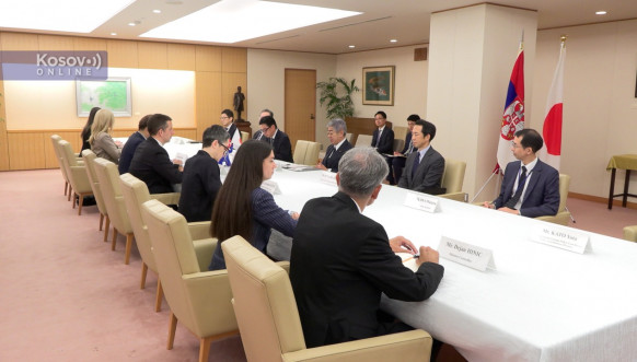 Marko Đurić sa šefom japanske diplomatije Takešijem Ivajom