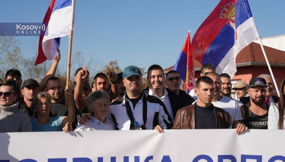 Srbi sa Kosova koji pešače