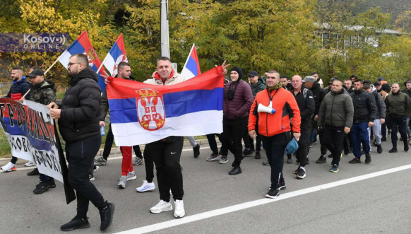 Srbi sa Kosova krenuli u Novi Sad