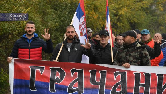 Srbi sa Kosova krenuli u Novi Sad u znak podrške Vučiću