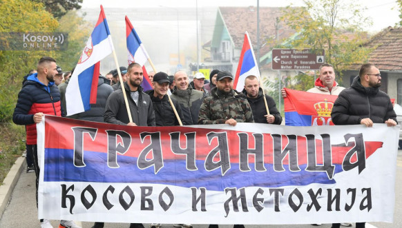 Srbi sa Kosova krenuli u Novi Sad u znak podrške Vučiću