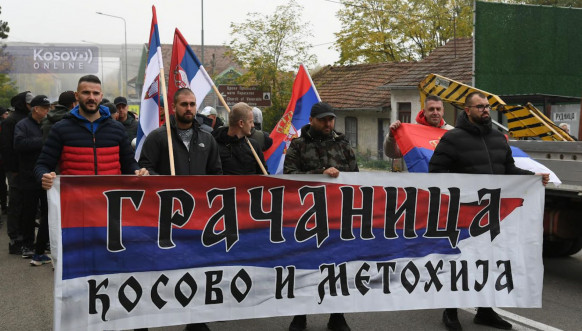 Srbi sa Kosova krenuli u Novi Sad u znak podrške Vučiću