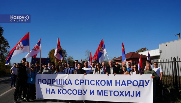 Srbi sa Kosova koji pešače