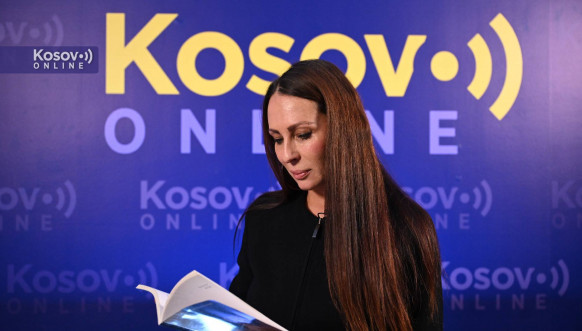 Jelica Kovačević, predstava Crveno i zlatno