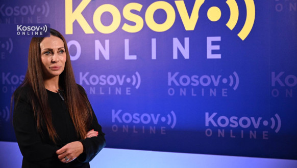 Jelica Kovačević, predstava Crveno i zlatno