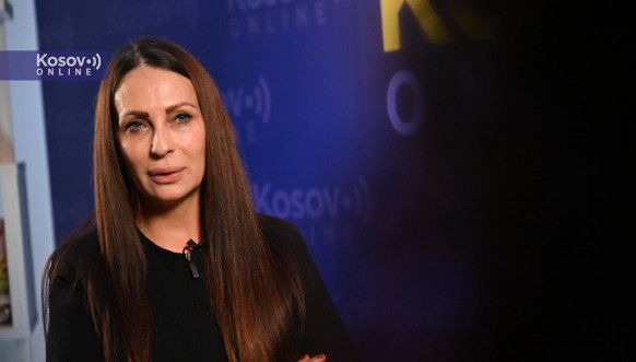 Jelica Kovačević, predstava Crveno i zlatno