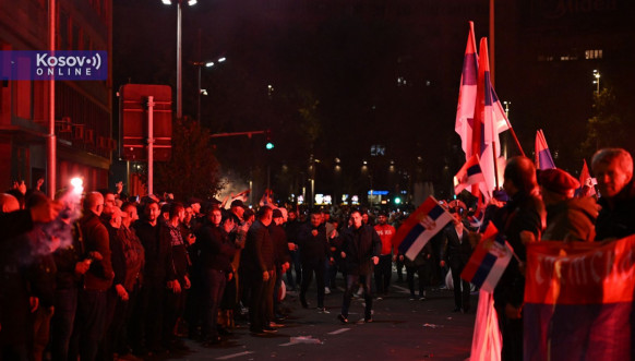Srbi sa Kosova dočekani ispred Doma Narodne skupštine Srbije