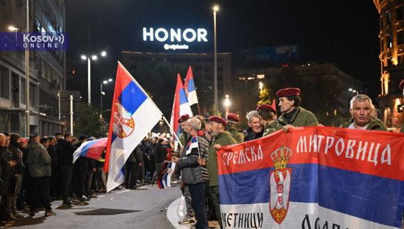 Srbi sa Kosova dočekani ispred Doma Narodne skupštine Srbije
