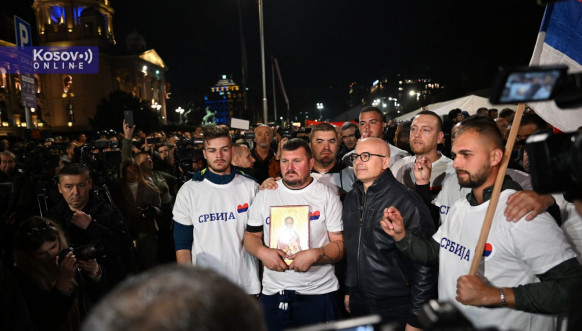 Srbi sa Kosova dočekani ispred Doma Narodne skupštine Srbije