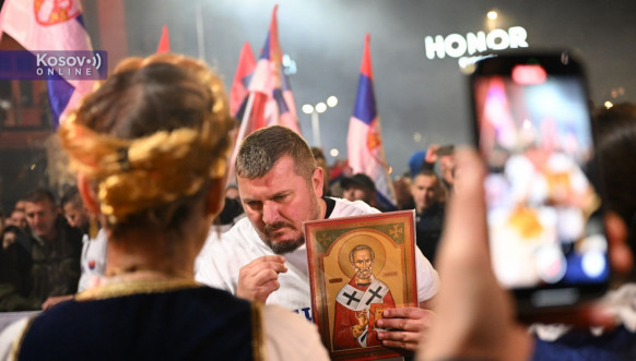 Srbi sa Kosova dočekani ispred Doma Narodne skupštine Srbije