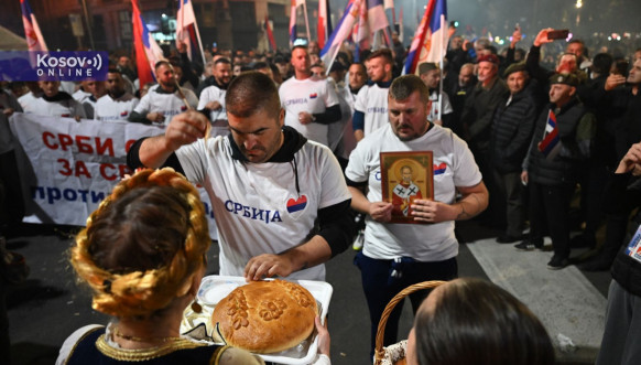 Srbi sa Kosova dočekani ispred Doma Narodne skupštine Srbije