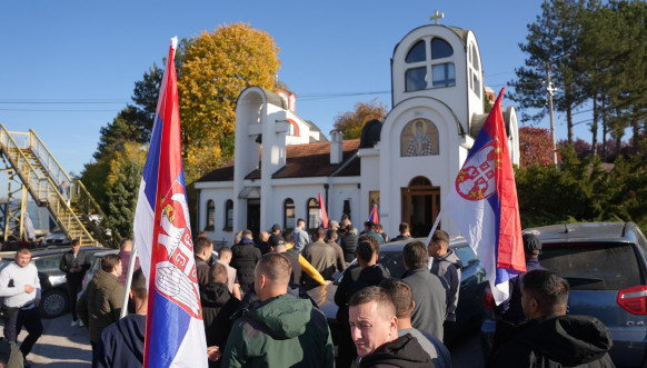 Srbi sa Kosova u Preljini zapalili sveće i odali poštu tragično stradalima u padu nadstrešnice