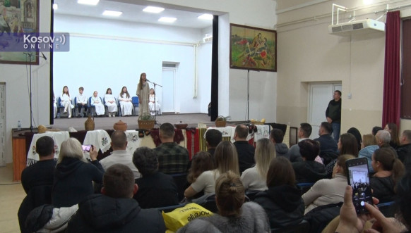 Članica hora Carski glasovi Članica hora Carski glasovi