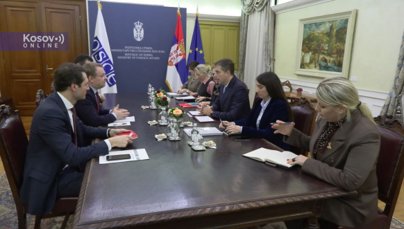 Đurić sa visokim komesarom Oebsa za nacionalne manjine Kampom Đurić sa visokim komesarom Oebsa za nacionalne manjine Kampom