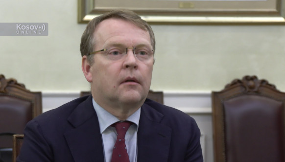 Đurić sa visokim komesarom Oebsa za nacionalne manjine Kampom Đurić sa visokim komesarom Oebsa za nacionalne manjine Kampom