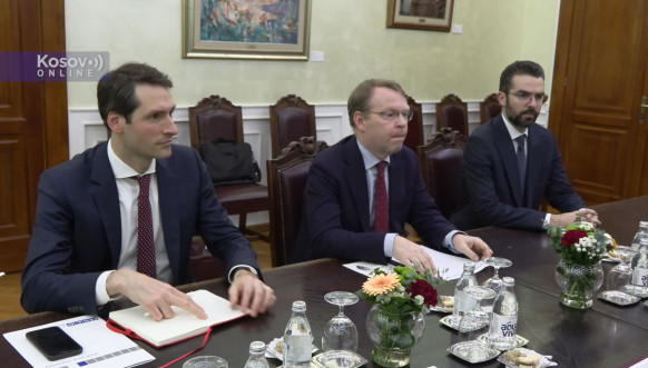 Đurić sa visokim komesarom Oebsa za nacionalne manjine Kampom Đurić sa visokim komesarom Oebsa za nacionalne manjine Kampom