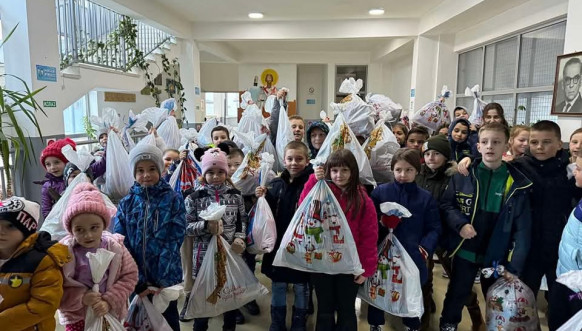 Svi za Kosmet dodela paketića Svi za Kosmet dodela paketića