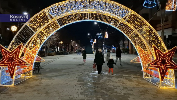 Novogodišnja dekoracija u Mitrovici 