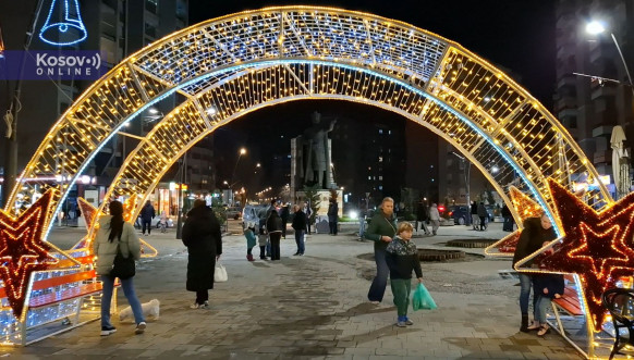 Novogodišnja dekoracija u Mitrovici 