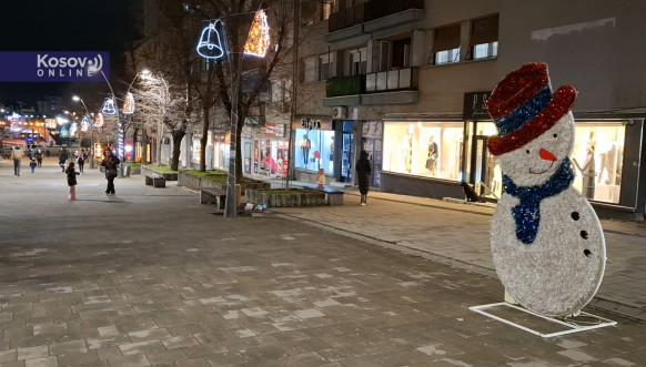 Novogodišnja dekoracija u Mitrovici 