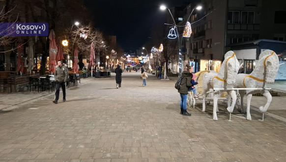 Novogodišnja dekoracija u Mitrovici 