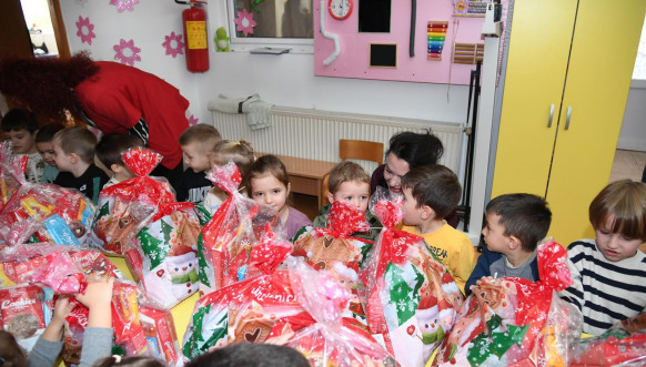 Paketići za decu u Prilužju Paketići za decu u Prilužju