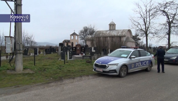 polomljena ograda na groblju u Skulanevu