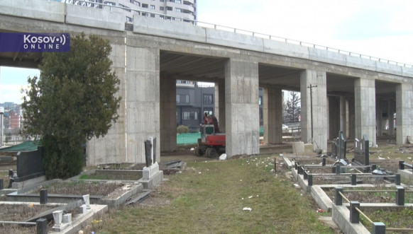 Radovi na putu, ukonjena ograda Radovi na putu, ukonjena ograda