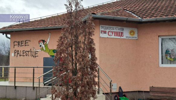 Grafiti na vrtiću u Dobrotinu Grafiti na vrtiću u Dobrotinu