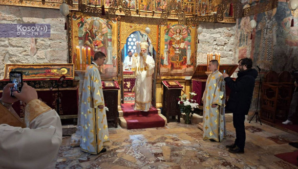 Patrijarh Porfirije služio liturgiju u Pećkoj patrijaršiji