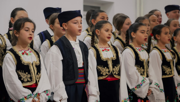 Narodne nošnje za decu u enklavama Narodne nošnje za decu u enklavama